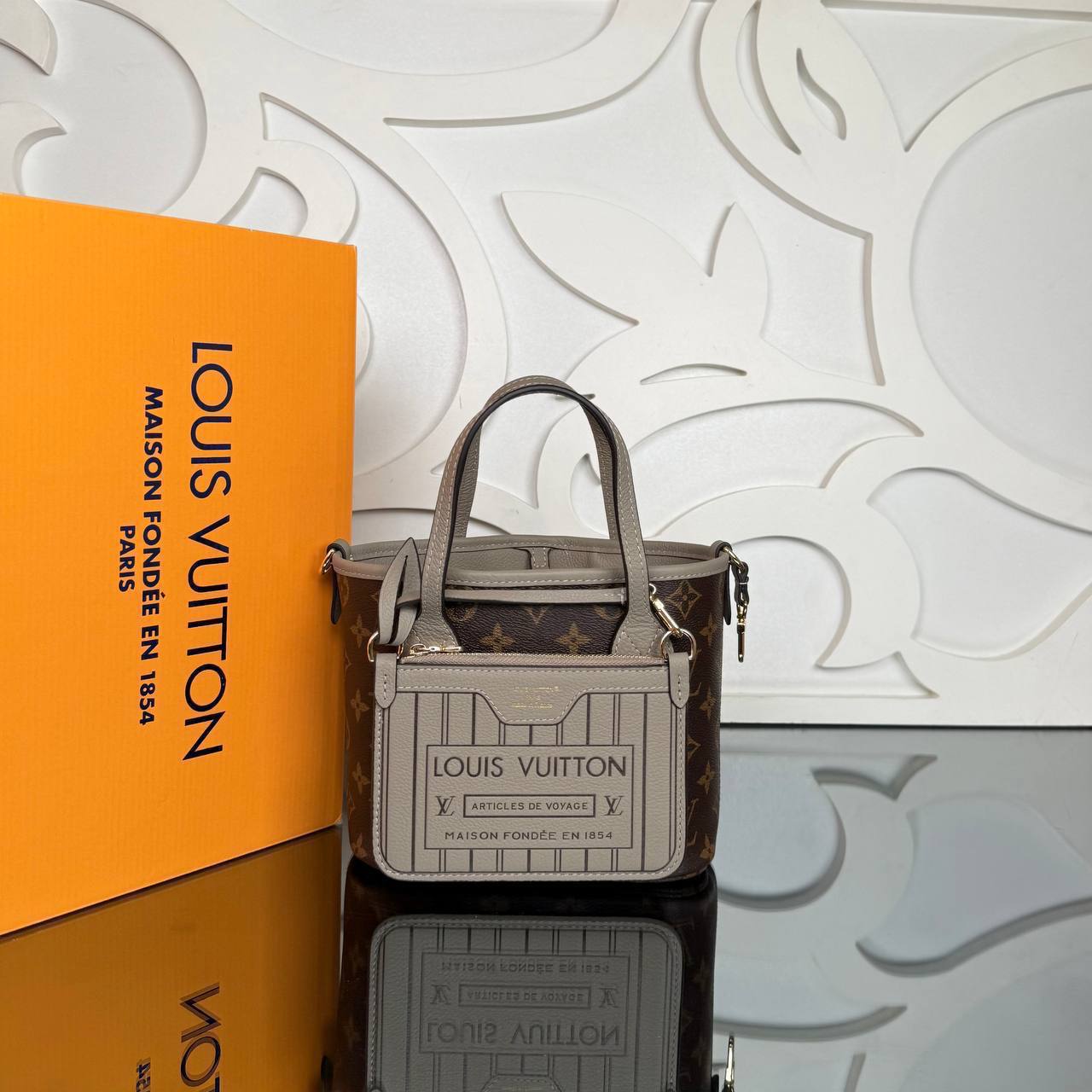 Louis Vuitton Neverfull Bandouliere Inside Out BB