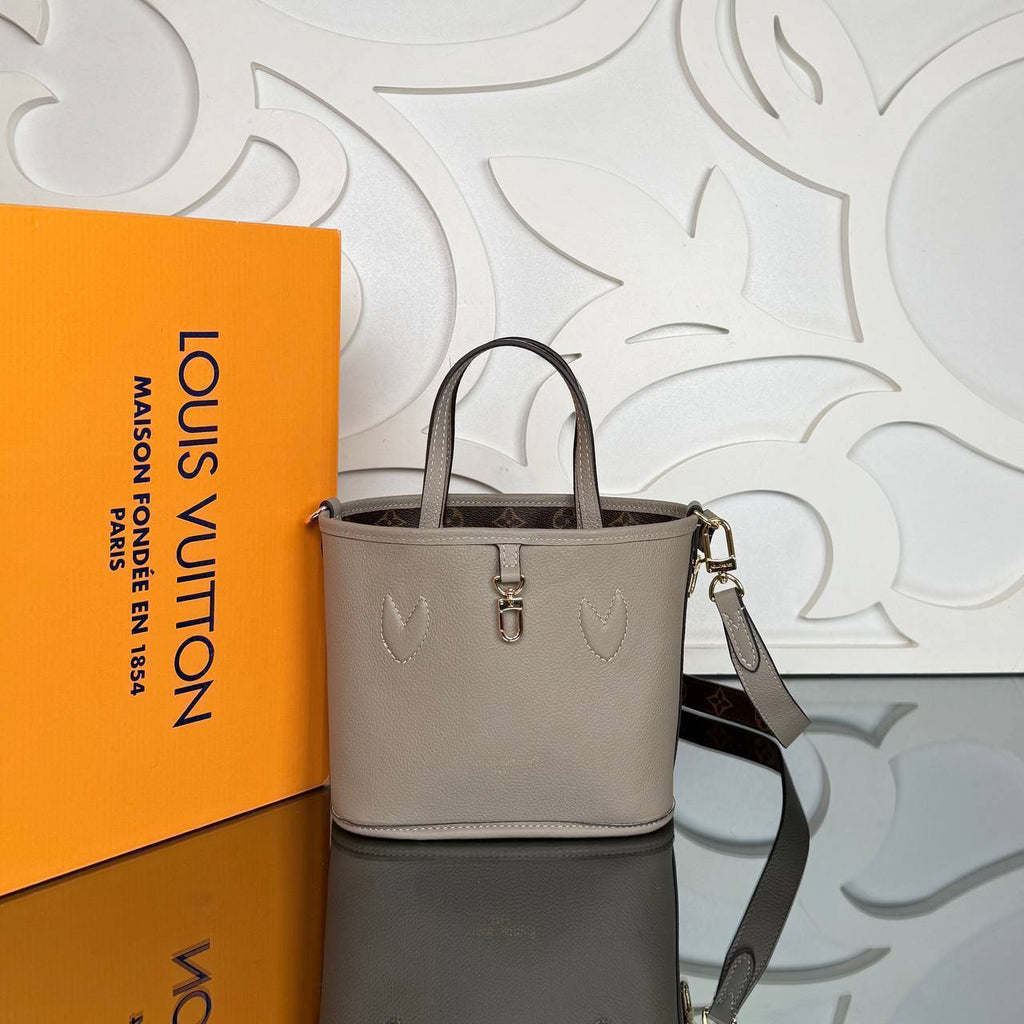 Louis Vuitton Neverfull Bandouliere Inside Out BB