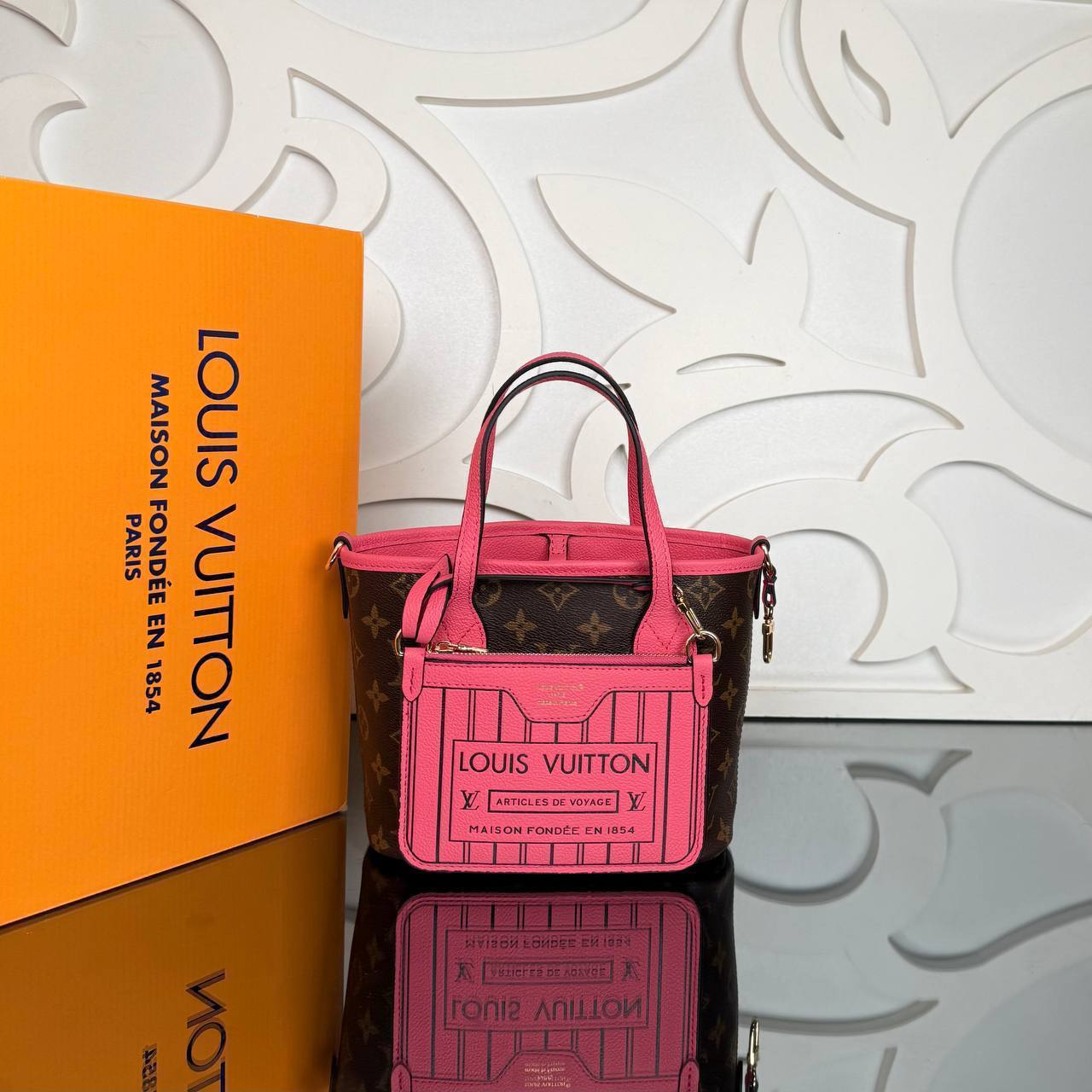 Louis Vuitton Neverfull Bandouliere Inside Out BB