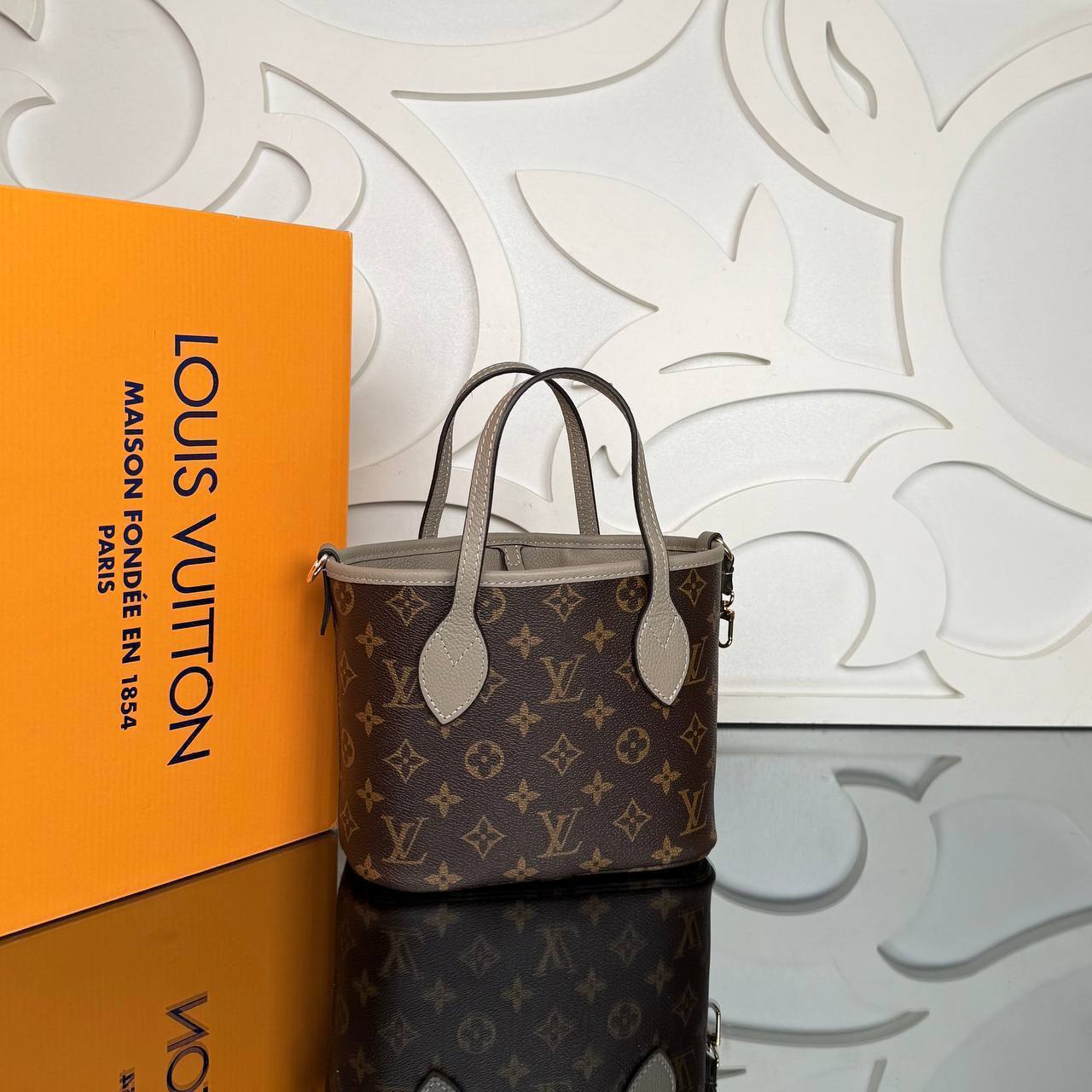 Louis Vuitton Neverfull Bandouliere Inside Out BB