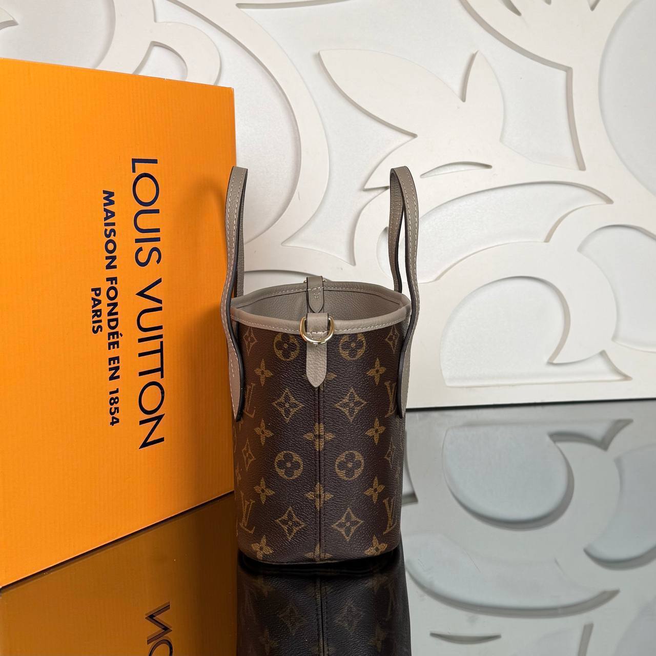 Louis Vuitton Neverfull Bandouliere Inside Out BB