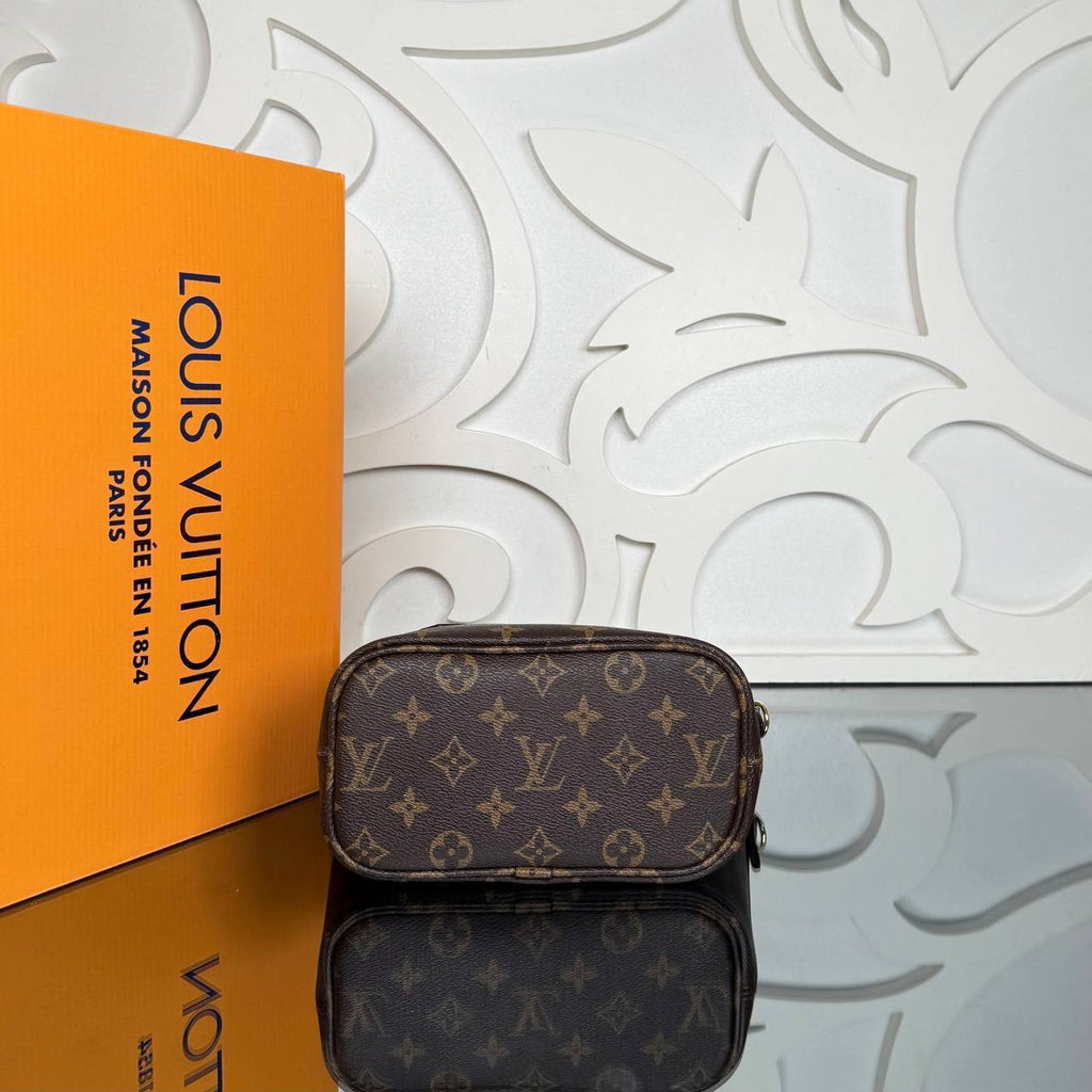 Louis Vuitton Neverfull Bandouliere Inside Out BB