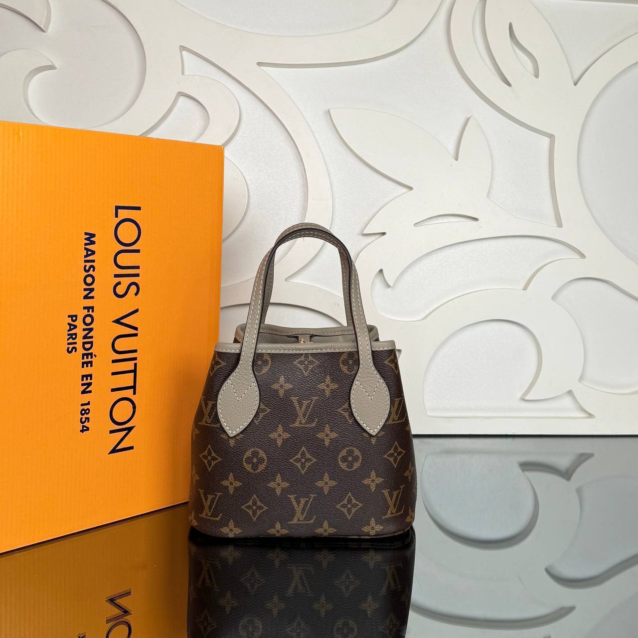 Louis Vuitton Neverfull Bandouliere Inside Out BB
