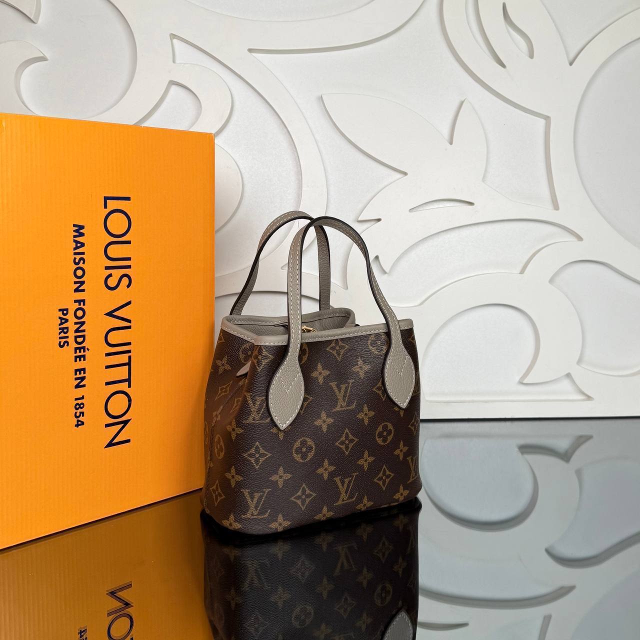 Louis Vuitton Neverfull Bandouliere Inside Out BB