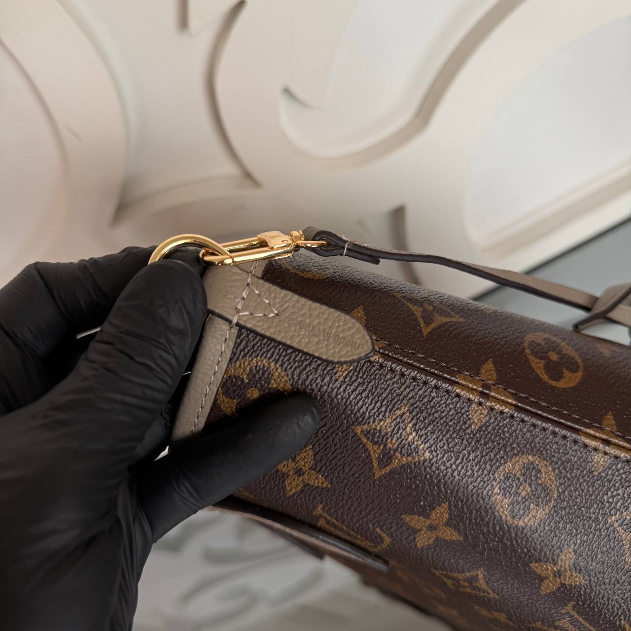 Louis Vuitton Neverfull Bandouliere Inside Out BB