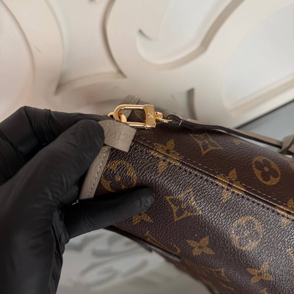 Louis Vuitton Neverfull Bandouliere Inside Out BB