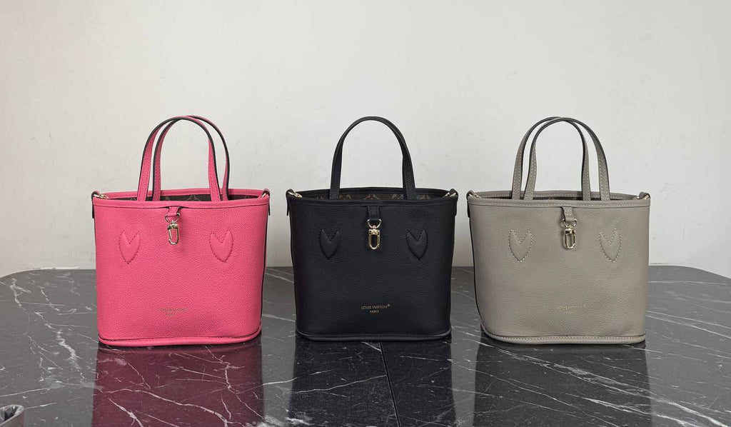 Louis Vuitton Neverfull Bandouliere Inside Out BB